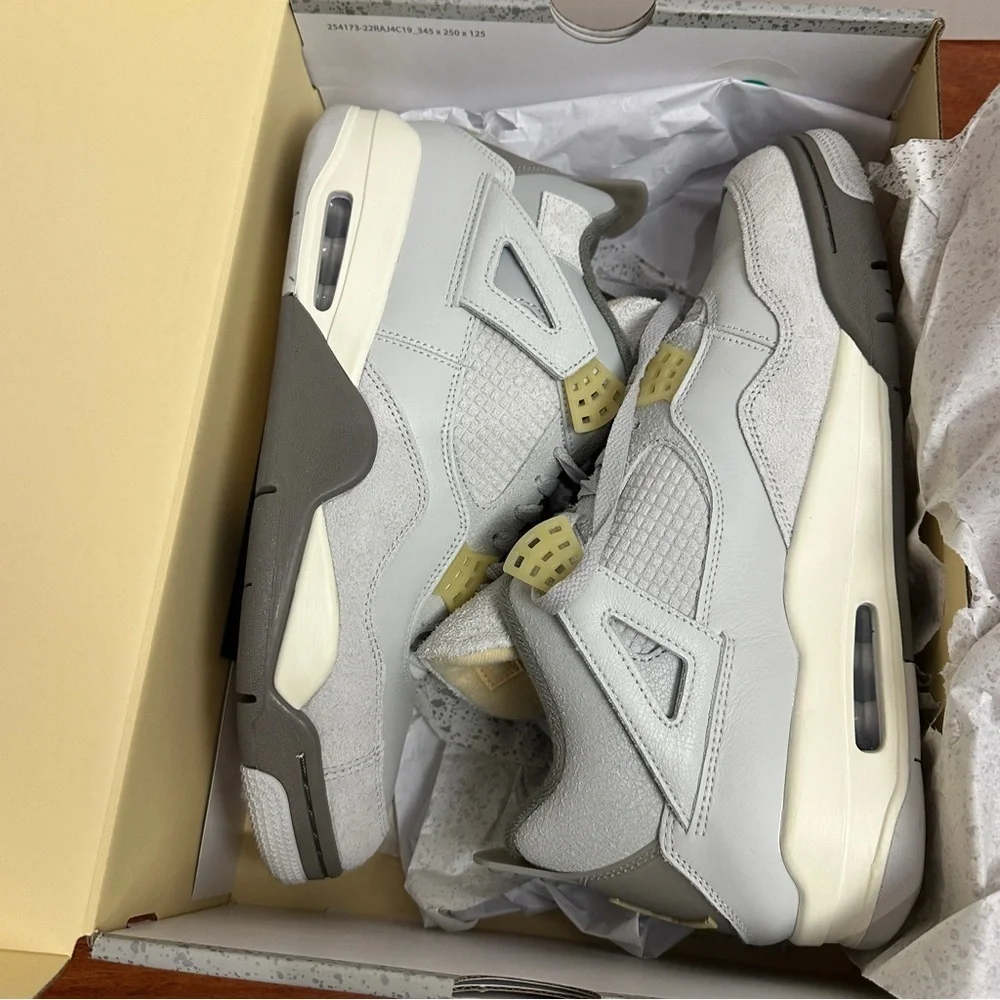Jordan 4 Retro SE Craft Photon Dust Size 11